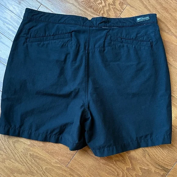 Columbia Women's Black Shorts - Picture 3 of 3